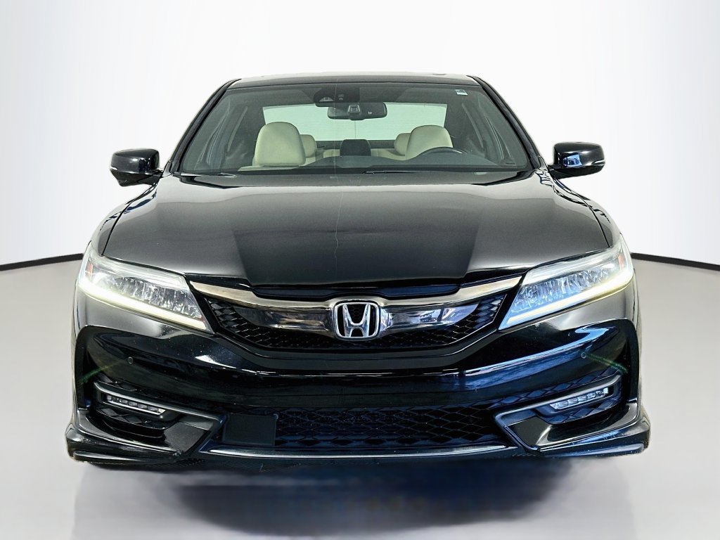 Used 2016 Honda Accord Touring image 2