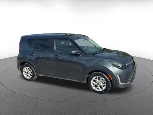 Used 2025 Kia Soul LX w/ LX Technology Package FWD image 2