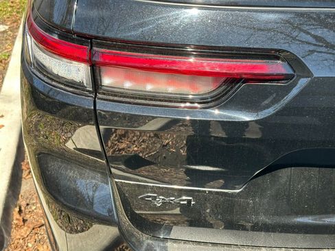 Used 2024 Jeep Grand Cherokee L Laredo image 28