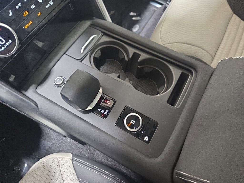 New 2026 Land Rover Discovery Limited Edition AWD/4WD image 16