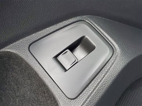 Used 2022 Volkswagen Tiguan SE R-Line image 20