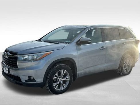 Used 2015 Toyota Highlander XLE image 2