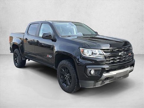 Used 2022 Chevrolet Colorado Z71 w/ Z71 Midnight Edition image 3