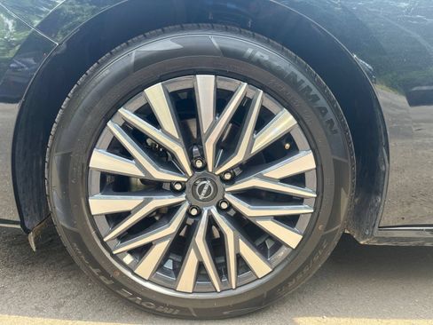 Used 2025 Nissan Altima 2.5 SV FWD image 44