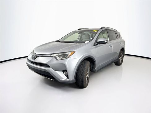 Used 2018 Toyota RAV4 XLE FWD image 2