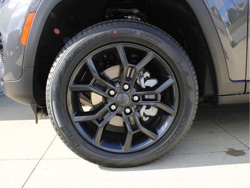 New 2025 Jeep Grand Cherokee Limited image 36