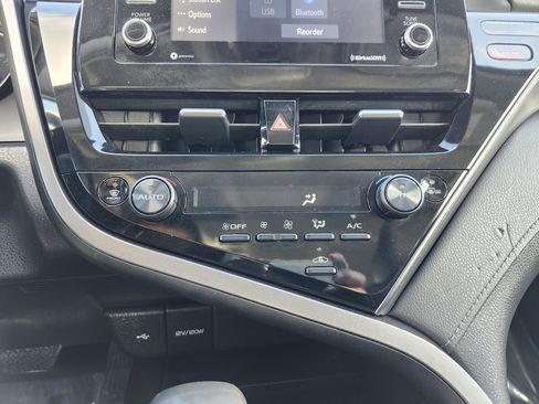 Used 2022 Toyota Camry SE image 28