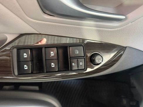 Used 2017 Toyota Sienna FWD image 24