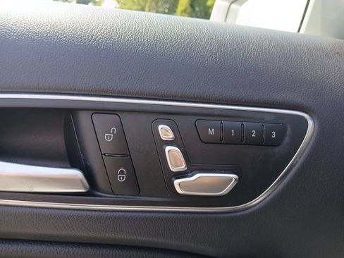Used 2018 Mercedes-Benz GLA 250 4MATIC image 37