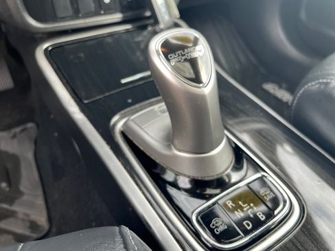 Used 2018 Mitsubishi Outlander GT image 26