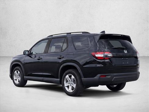 Used 2023 Honda Pilot LX image 4