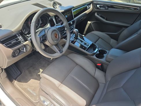 Used 2025 Porsche Macan AWD/4WD image 4