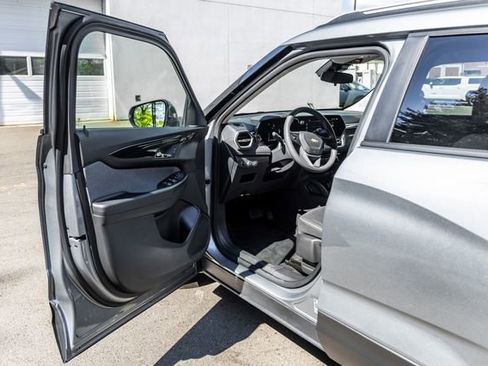 Used 2025 Chevrolet TrailBlazer LT w/ Driver Confidence Package AWD/4WD image 22