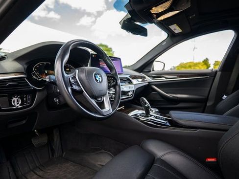 Used 2023 BMW 540i xDrive w/ Premium Package image 5