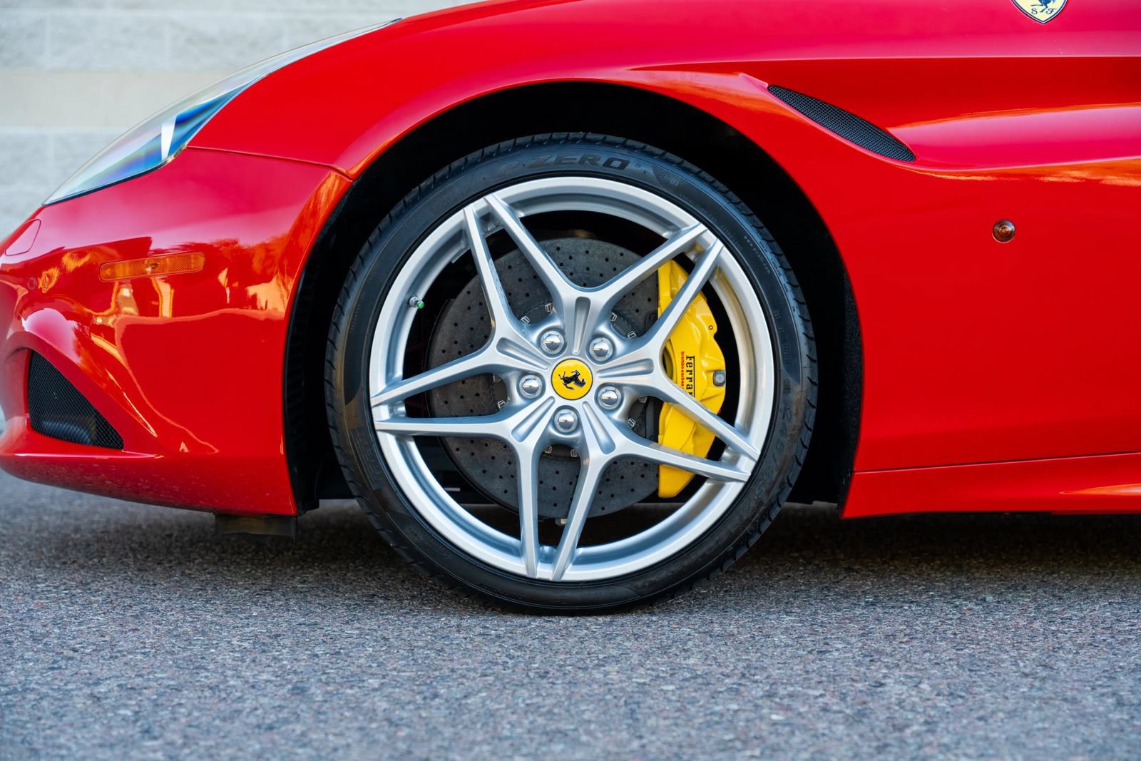 Used 2015 Ferrari California T RWD image 7