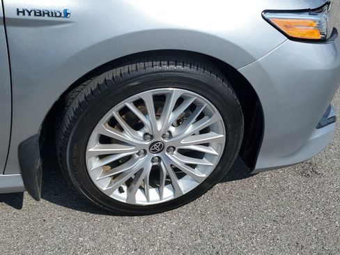 Certified 2020 Toyota Camry XLE FWD image 6