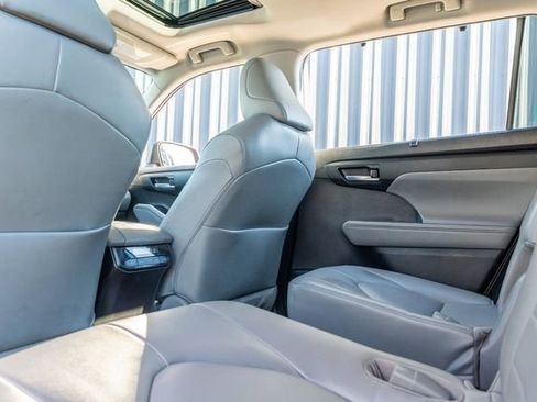 Used 2022 Toyota Highlander XLE image 37