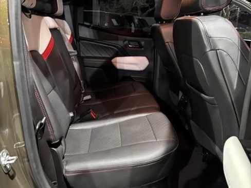 Used 2024 GMC Canyon AT4X image 28