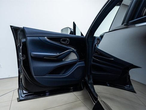 Used 2025 Aston Martin DBX 707 image 24