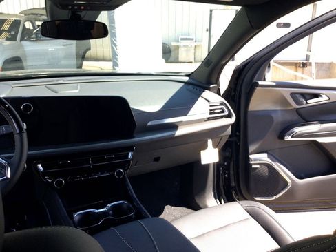 New 2025 Chevrolet Traverse LT w/ Enhanced Driving Package image 33