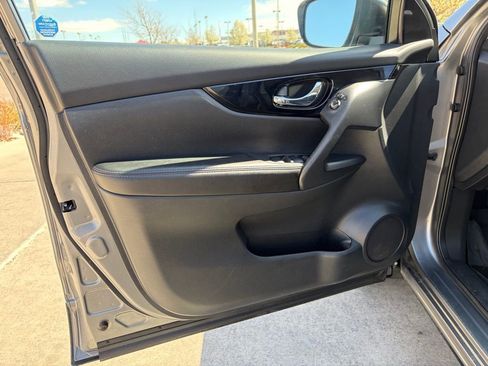 Used 2022 Nissan Rogue Sport SV AWD/4WD image 11