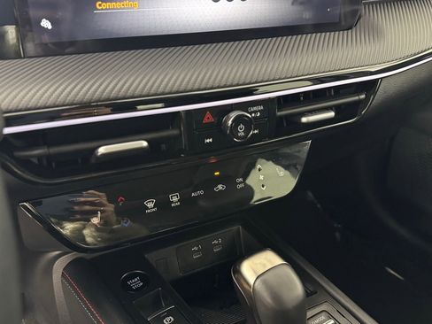 Used 2025 Nissan Kicks SR w/ SR Premium Package image 20