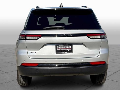 New 2025 Jeep Grand Cherokee Altitude AWD/4WD image 4