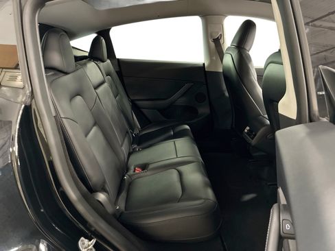 Certified 2023 Tesla Model Y AWD image 11