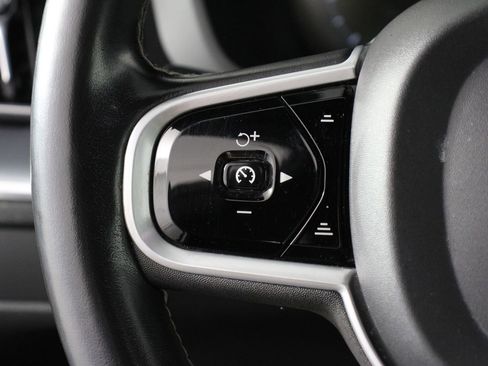 Used 2020 Volvo XC60 T5 Momentum w/ Protection Package Premier image 10