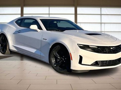 Used 2021 Chevrolet Camaro LT image 12