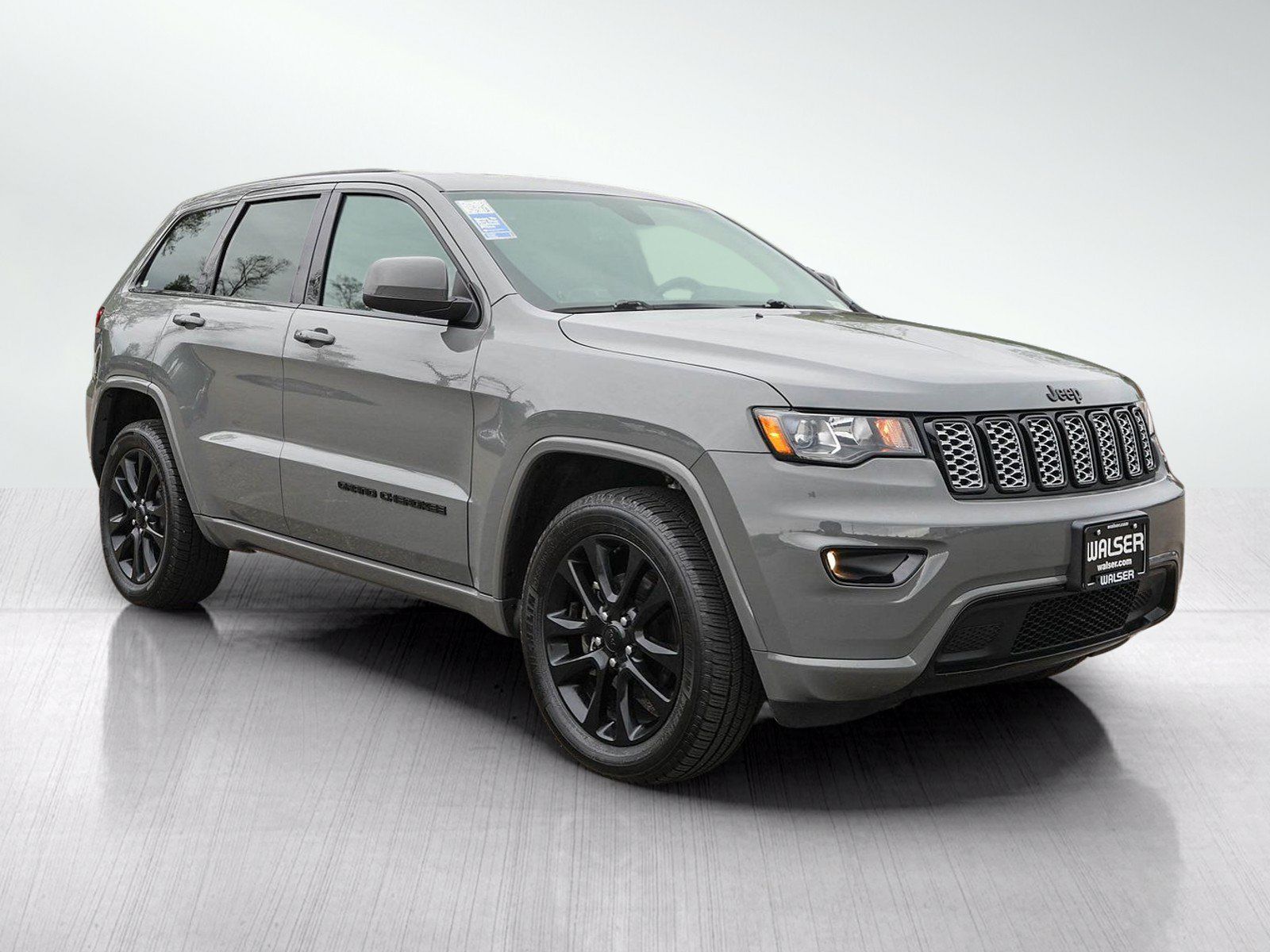 Used 2020 Jeep Grand Cherokee Altitude AWD/4WD image 7