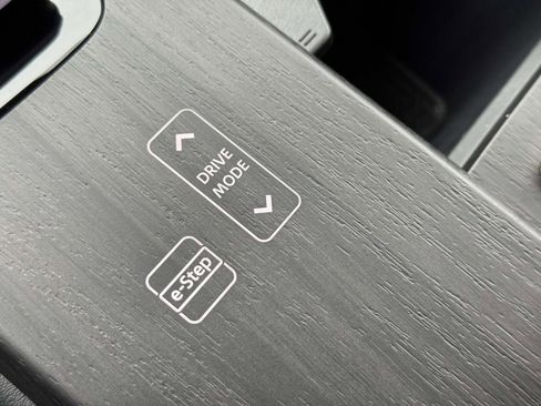 Certified 2024 Nissan Ariya FWD image 31