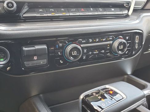 Certified 2025 Chevrolet Silverado 1500 High Country w/ Technology Package AWD/4WD image 36