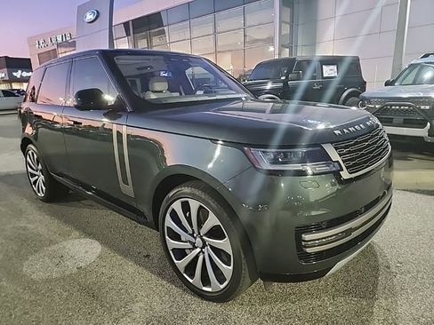 Used 2023 Land Rover Range Rover SE image 1