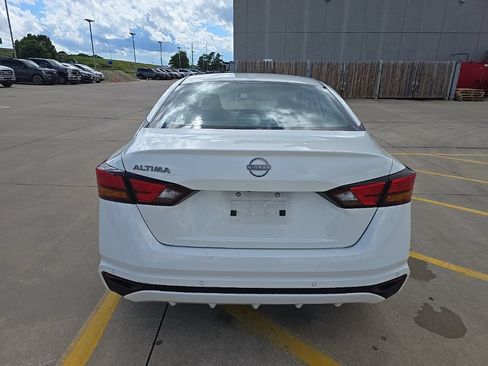 Used 2025 Nissan Altima 2.5 SV FWD image 7