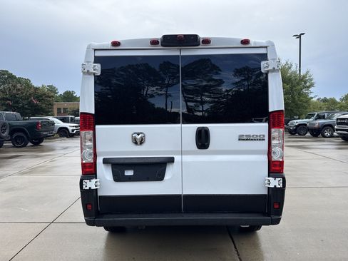 Used 2025 RAM ProMaster 2500 w/ U-Haul Equipment Group FWD image 8