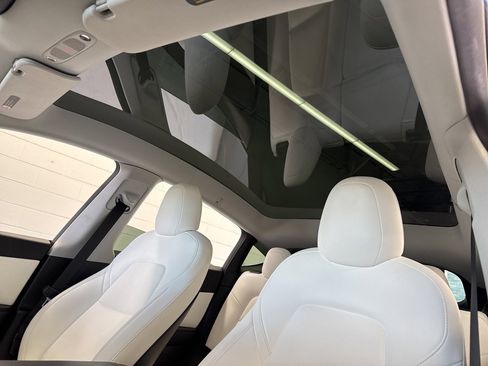 Used 2021 Tesla Model Y Long Range image 17