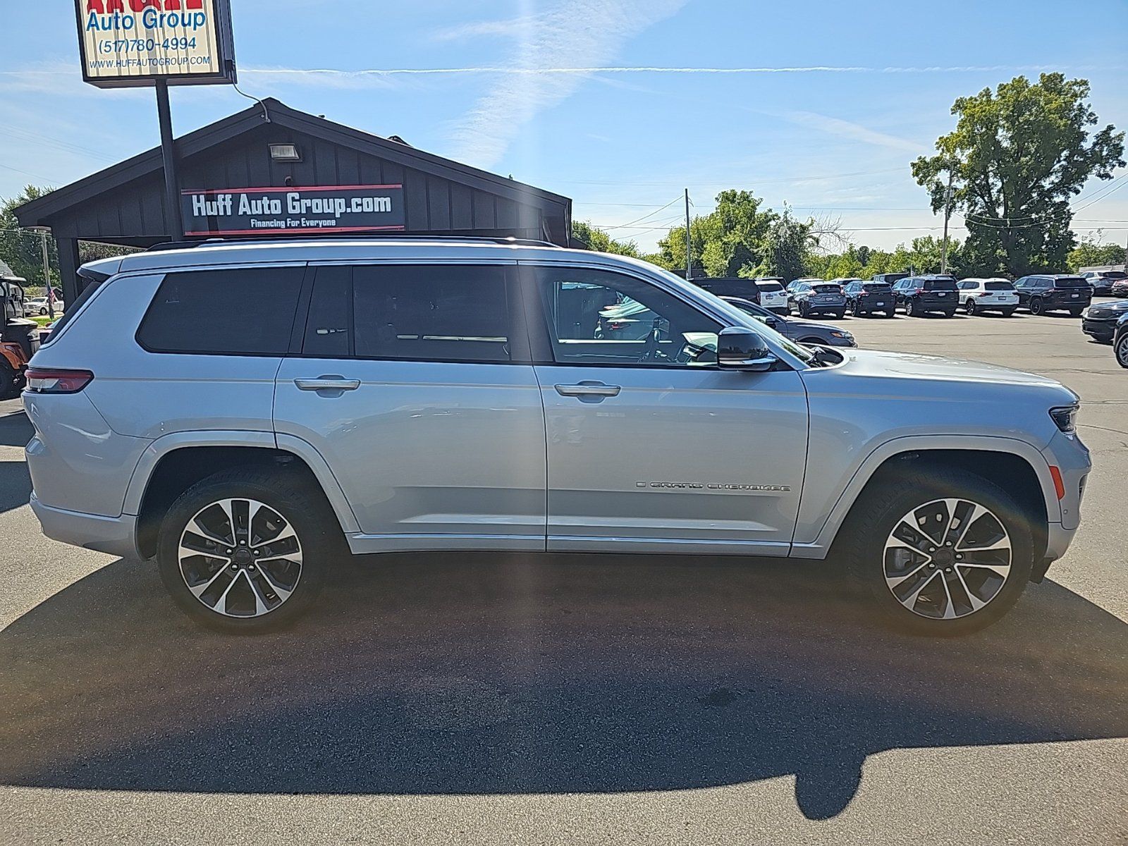 Used 2021 Jeep Grand Cherokee L Overland w/ Luxury Tech Group IV AWD/4WD image 2