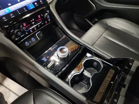 Used 2022 Jeep Grand Cherokee Limited image 18