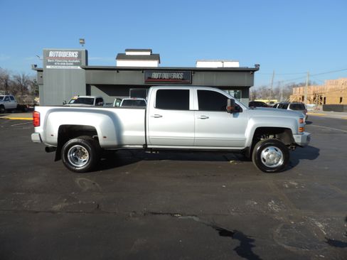 Used 2016 Chevrolet Silverado 3500 LT w/ LT Convenience Package image 3