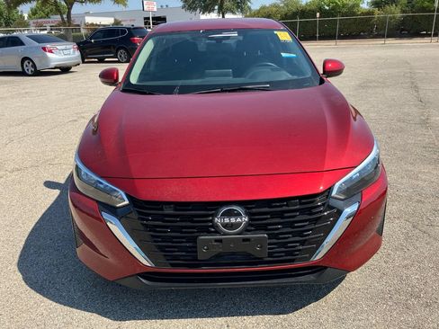 Used 2025 Nissan Sentra SV FWD image 2