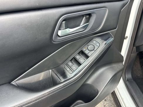 Used 2024 Nissan Rogue SV FWD image 18