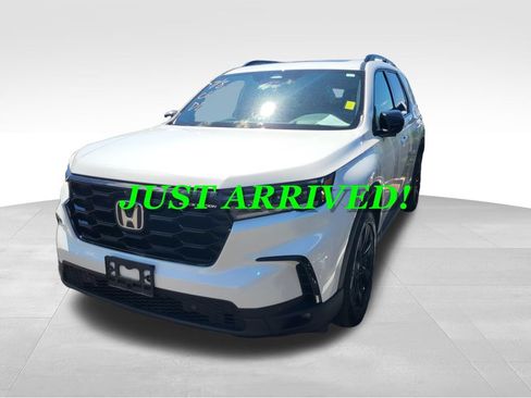Used 2025 Honda Pilot Black Edition image 3