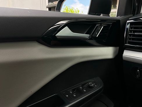 Used 2025 Volkswagen Taos S image 19