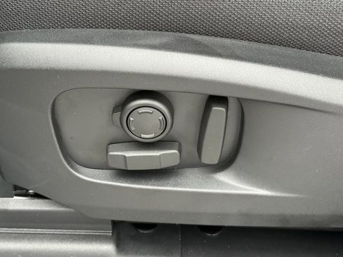 New 2025 Land Rover Defender 110 V8 image 14