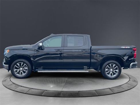 Used 2024 Chevrolet Silverado 1500 LT image 2