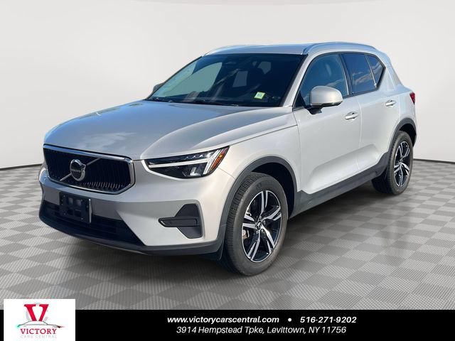 Used 2023 Volvo XC40 B5 Core AWD/4WD image 1