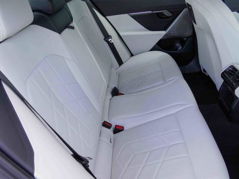 Certified 2025 BMW 530i xDrive image 36