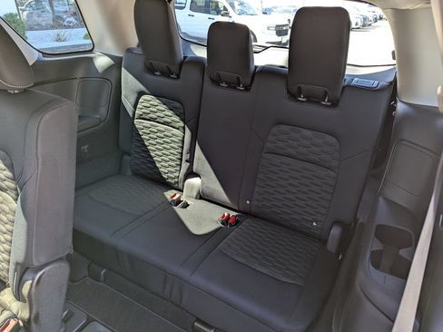 Used 2022 Nissan Pathfinder S AWD/4WD image 40