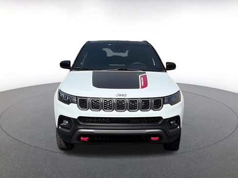 Used 2025 Jeep Compass Trailhawk image 4